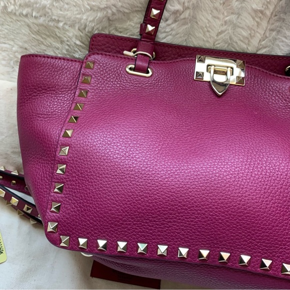 VALENTINO GARAVANI Rockstud Small GRAINY CALF SKIN Tote in MAGENTA - Picture 13 of 16